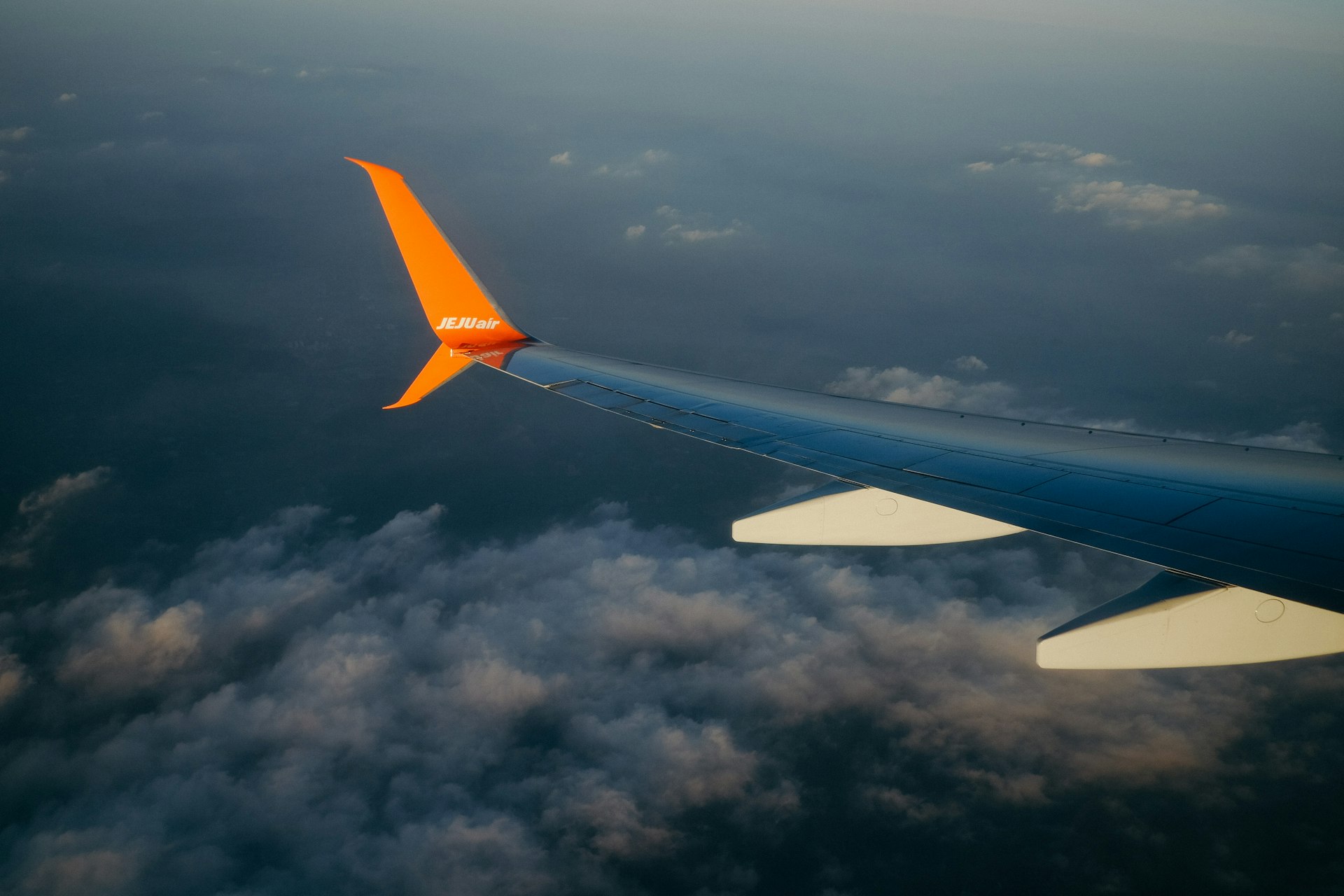 blue and orange airplane left wing